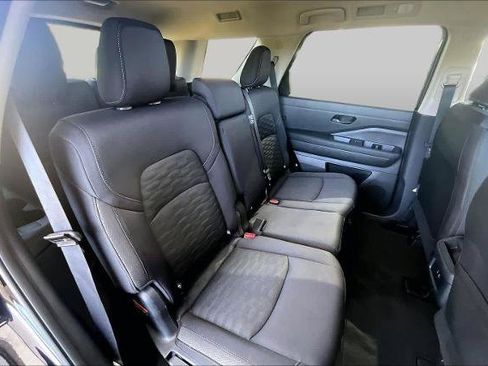 Certified 2025 Nissan Pathfinder S FWD image 20