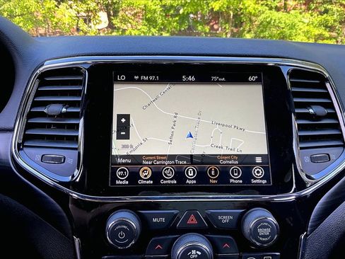 Certified 2022 Jeep Grand Cherokee Laredo X AWD/4WD image 13