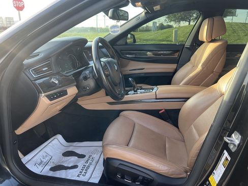 Used 2015 BMW 750i xDrive image 17