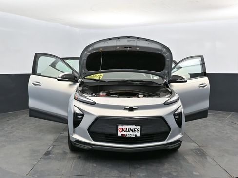 Used 2023 Chevrolet Bolt EUV LT image 44