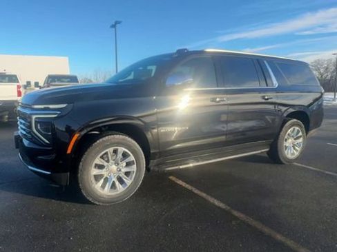 New 2026 Chevrolet Suburban Premier image 7