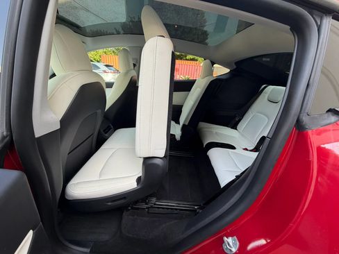 Used 2022 Tesla Model Y Long Range AWD/4WD image 19