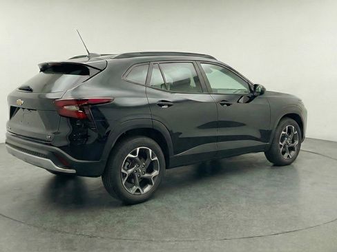 Used 2025 Chevrolet Trax LT w/ LT Convenience Package image 9