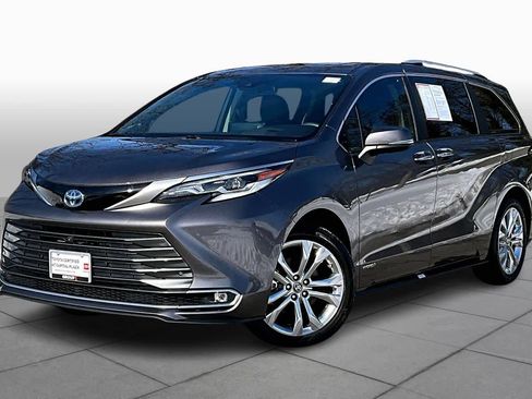 Certified 2021 Toyota Sienna Platinum image 2