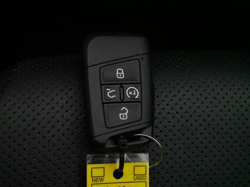 Certified 2022 Volkswagen Taos SEL image 32