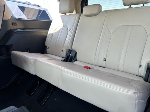 Used 2024 Ford Expedition Max Platinum AWD/4WD image 9