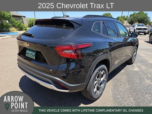 Used 2025 Chevrolet Trax LT FWD image 11