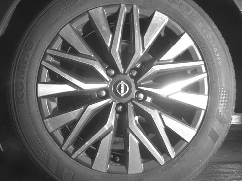 Used 2025 Nissan Altima 2.5 SV FWD image 14