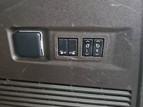 Used 2023 Chevrolet Tahoe Z71 w/ Luxury Package image 24