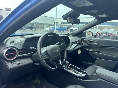 Used 2024 Chevrolet Trax RS image 11