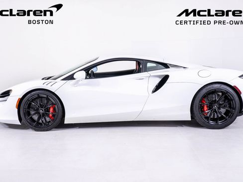 Used 2023 McLaren Artura RWD image 2