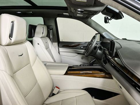 New 2024 Cadillac Escalade Sport Platinum w/ LPO, ONYX Package image 21