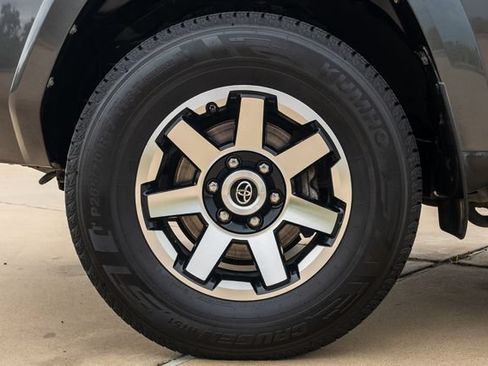 Certified 2020 Toyota 4Runner TRD Off-Road AWD/4WD image 6