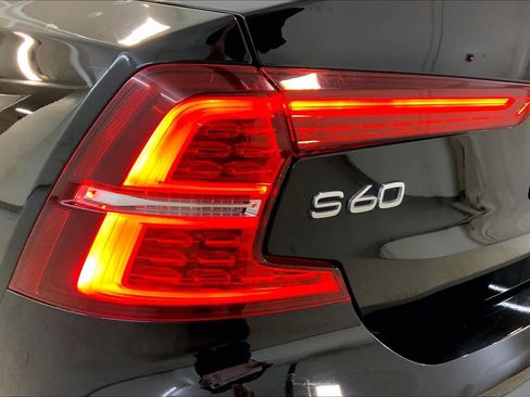 Used 2019 Volvo S60 T5 Momentum w/ Multimedia Package FWD image 28