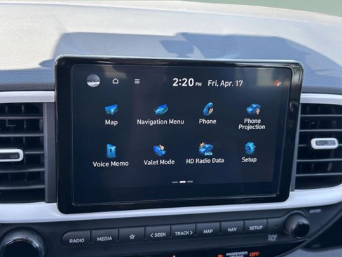 Used 2024 Hyundai Venue Limited image 29