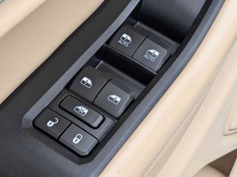 Used 2025 Jeep Grand Cherokee Limited w/ Luxury Tech Group II image 15