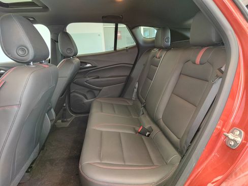 Used 2024 Chevrolet Trax RS w/ Sunroof Package FWD image 9