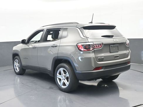 Used 2023 Jeep Compass Latitude AWD/4WD image 4