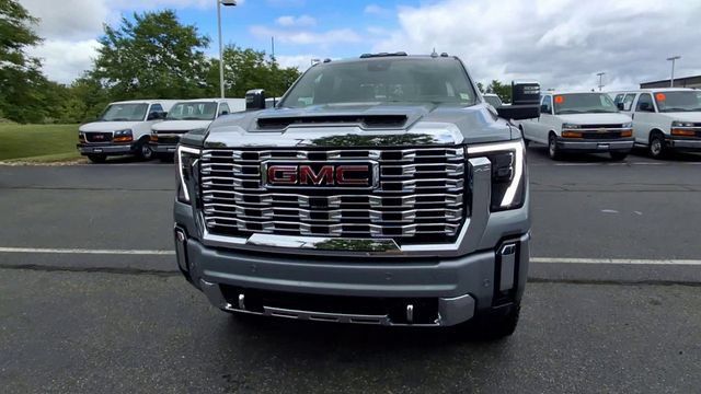 Certified 2026 GMC Sierra 3500 Denali w/ Technology Package AWD/4WD image 3