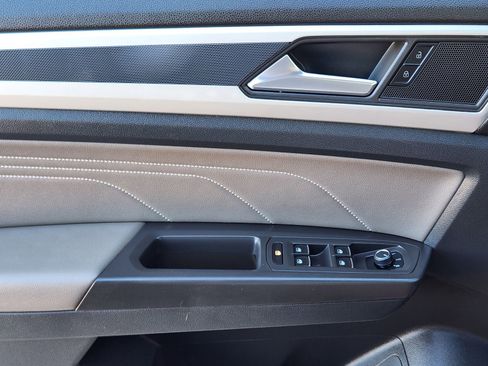 Used 2022 Volkswagen Atlas Cross Sport SEL R-Line image 26