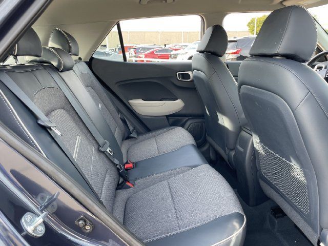 Used 2023 Hyundai Venue Limited w/ Cargo Package FWD image 26