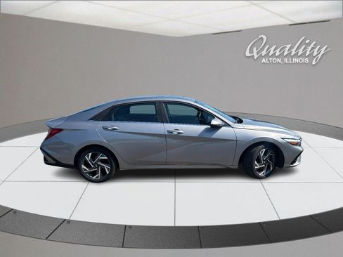 Used 2025 Hyundai Elantra Limited FWD image 3