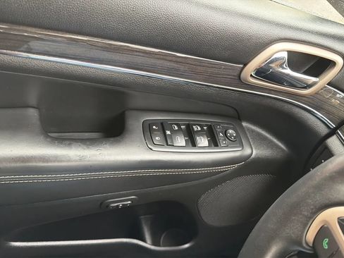 Used 2017 Jeep Grand Cherokee Overland w/ Jeep Active Safety Group AWD/4WD image 21