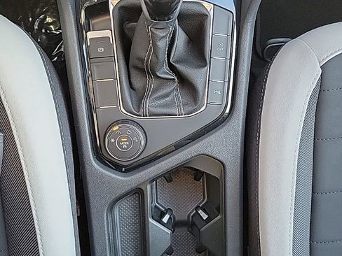 New 2026 Volkswagen Taos SE image 9