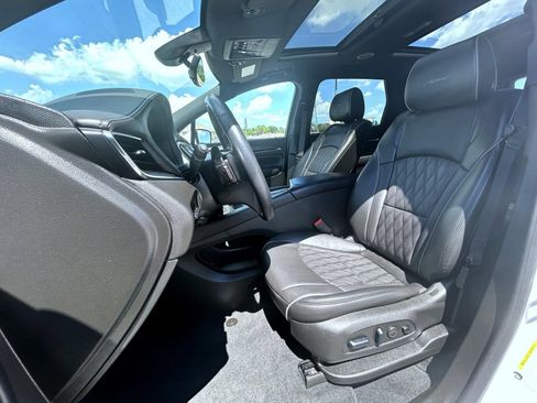 Used 2024 Buick Enclave Avenir w/ Avenir Technology Package AWD/4WD image 10
