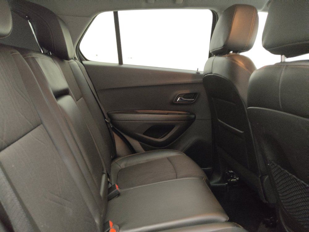Used 2021 Chevrolet Trax LT w/ LT Convenience Package FWD image 19