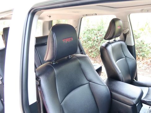 Used 2017 Toyota 4Runner TRD Off-Road Premium AWD/4WD image 27