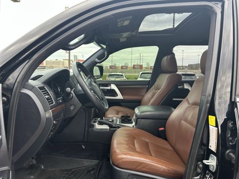 Used 2016 Toyota Land Cruiser AWD/4WD image 36