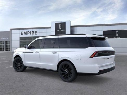 New 2026 Lincoln Navigator L Reserve w/ Jet Appearance Package AWD/4WD image 4