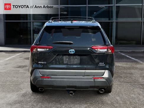 Used 2019 Toyota RAV4 XLE AWD/4WD image 4