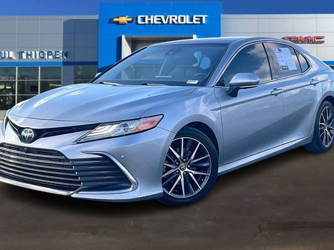 Used 2023 Toyota Camry XLE w/ Navigation Package image 3