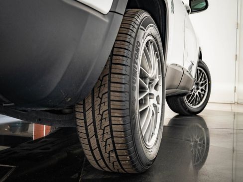 Used 2019 Jeep Cherokee Limited image 40