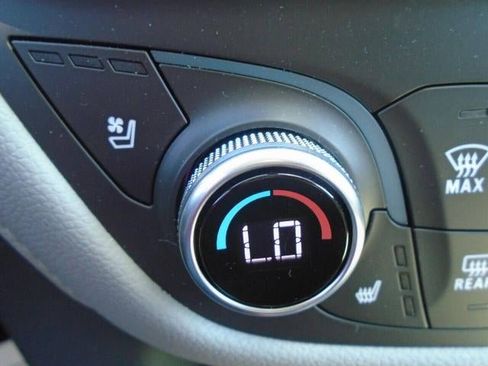 Used 2019 Chevrolet Equinox Premier image 12