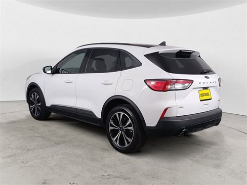 Used 2022 Ford Escape SE w/ SE Sport Appearance Package image 3