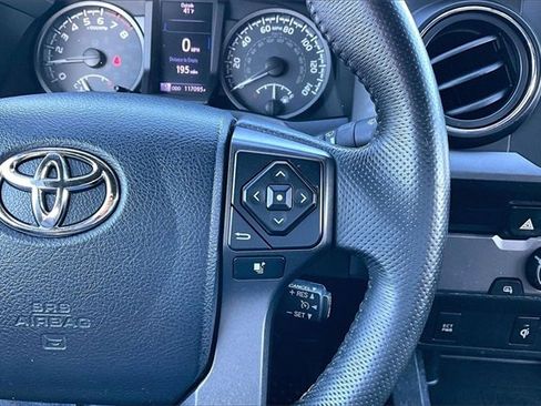 Used 2017 Toyota Tacoma TRD Sport image 11