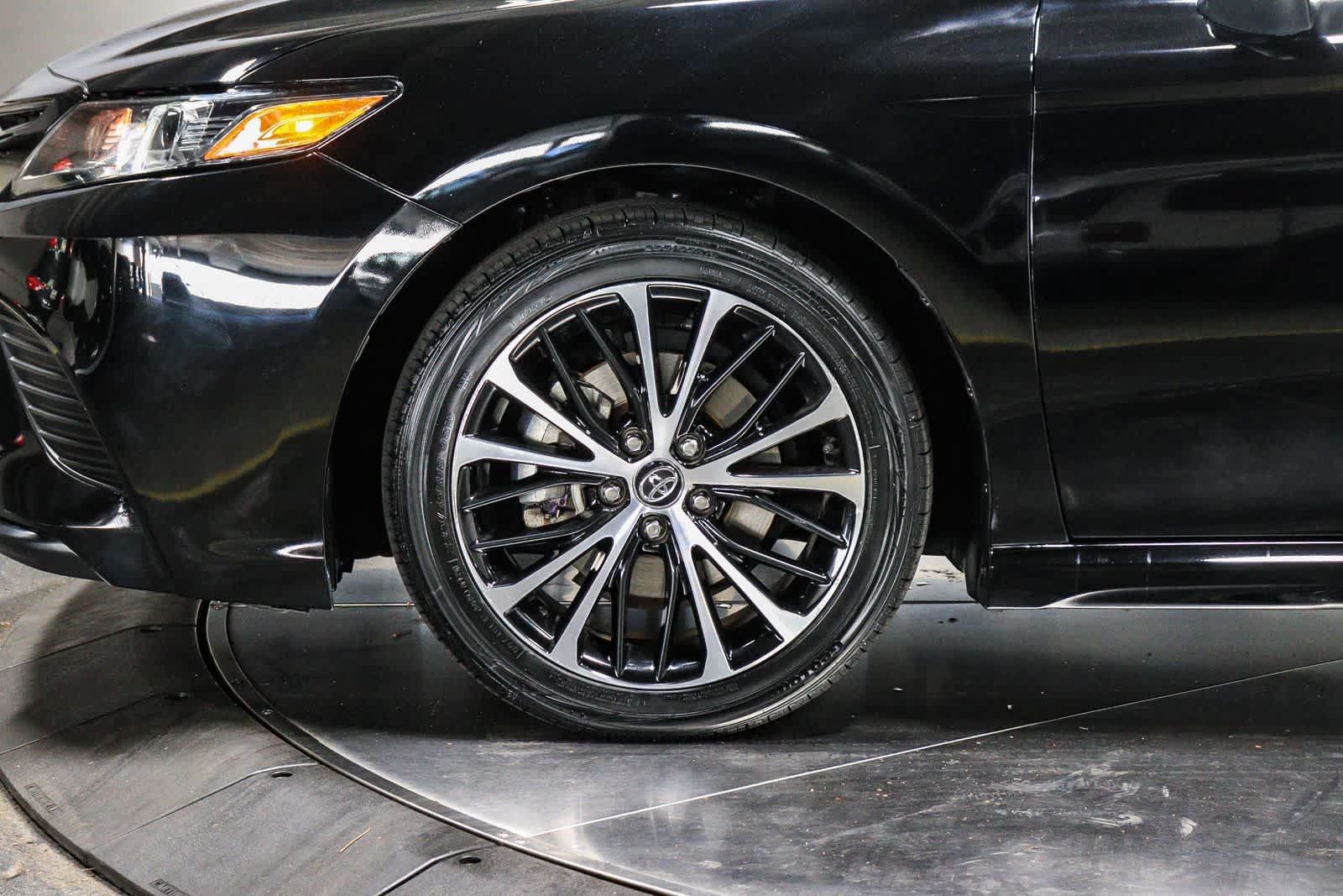 Used 2020 Toyota Camry SE w/ Carpet Mat Package FWD image 9