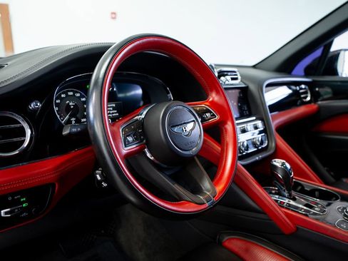 Used 2022 Bentley Bentayga AWD/4WD image 30