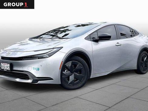 Used 2025 Toyota Prius Plug-In Hybrid image 1