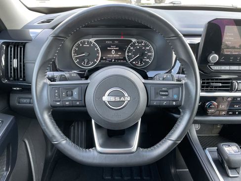 Used 2025 Nissan Pathfinder SV FWD image 15