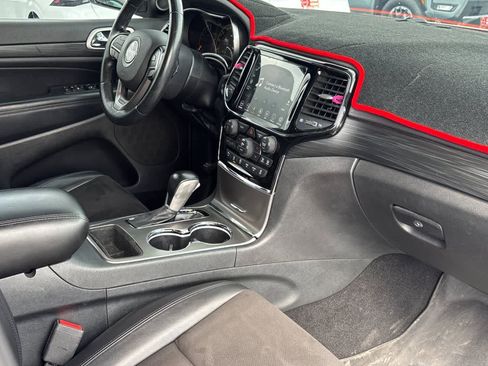 Used 2020 Jeep Grand Cherokee Altitude image 18