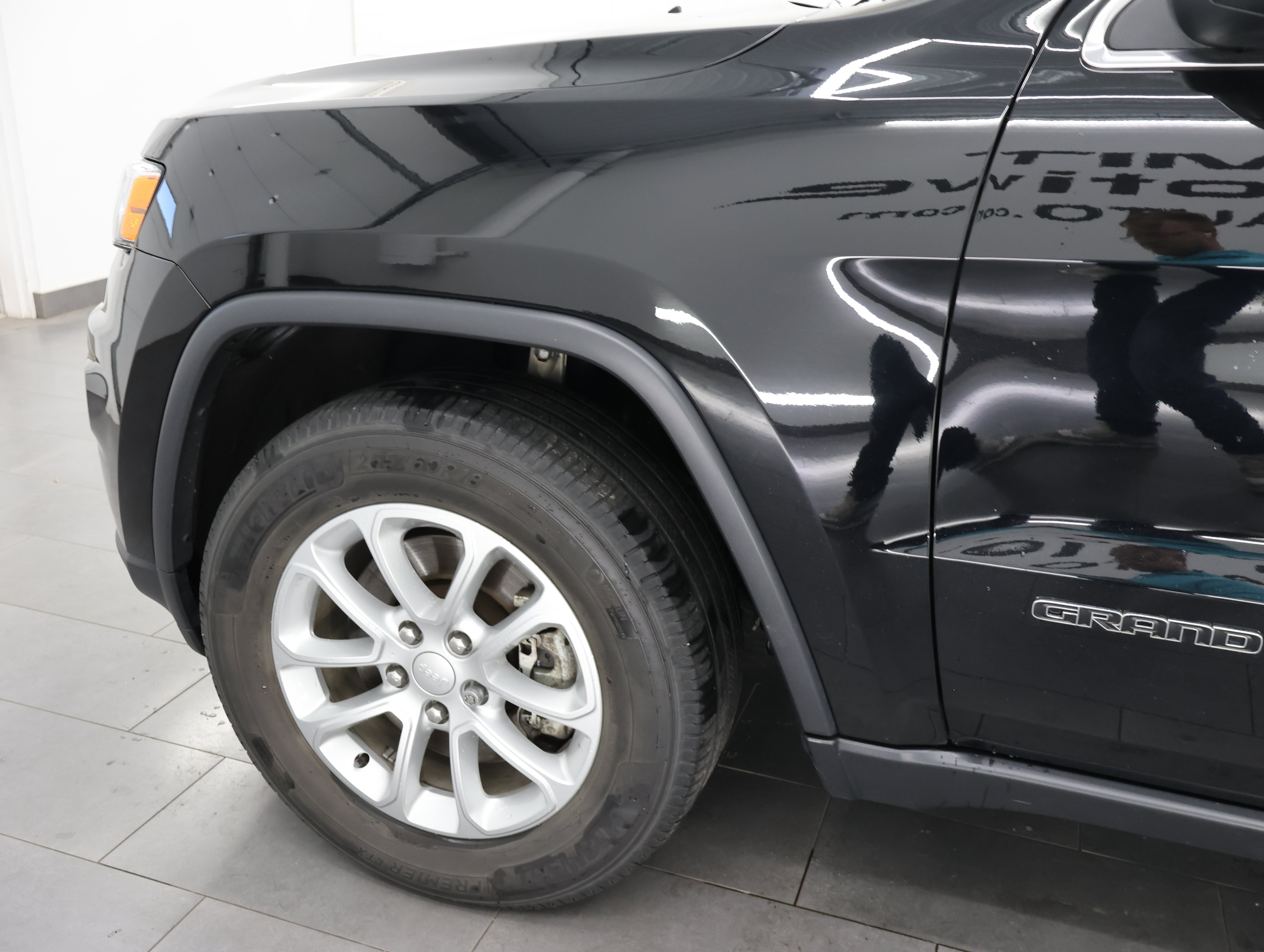 Used 2021 Jeep Grand Cherokee Laredo AWD/4WD image 33