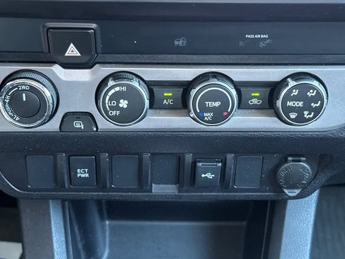 Used 2022 Toyota Tacoma SR w/ SR Convenience Package AWD/4WD image 20