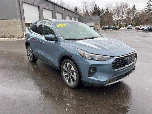 Used 2024 Ford Escape Platinum image 3