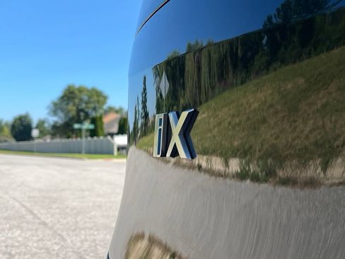 Used 2024 BMW iX xDrive50 w/ Sport Package AWD/4WD image 15
