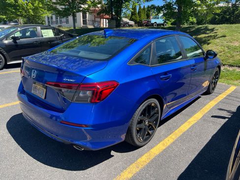 Used 2023 Honda Civic Sport image 3