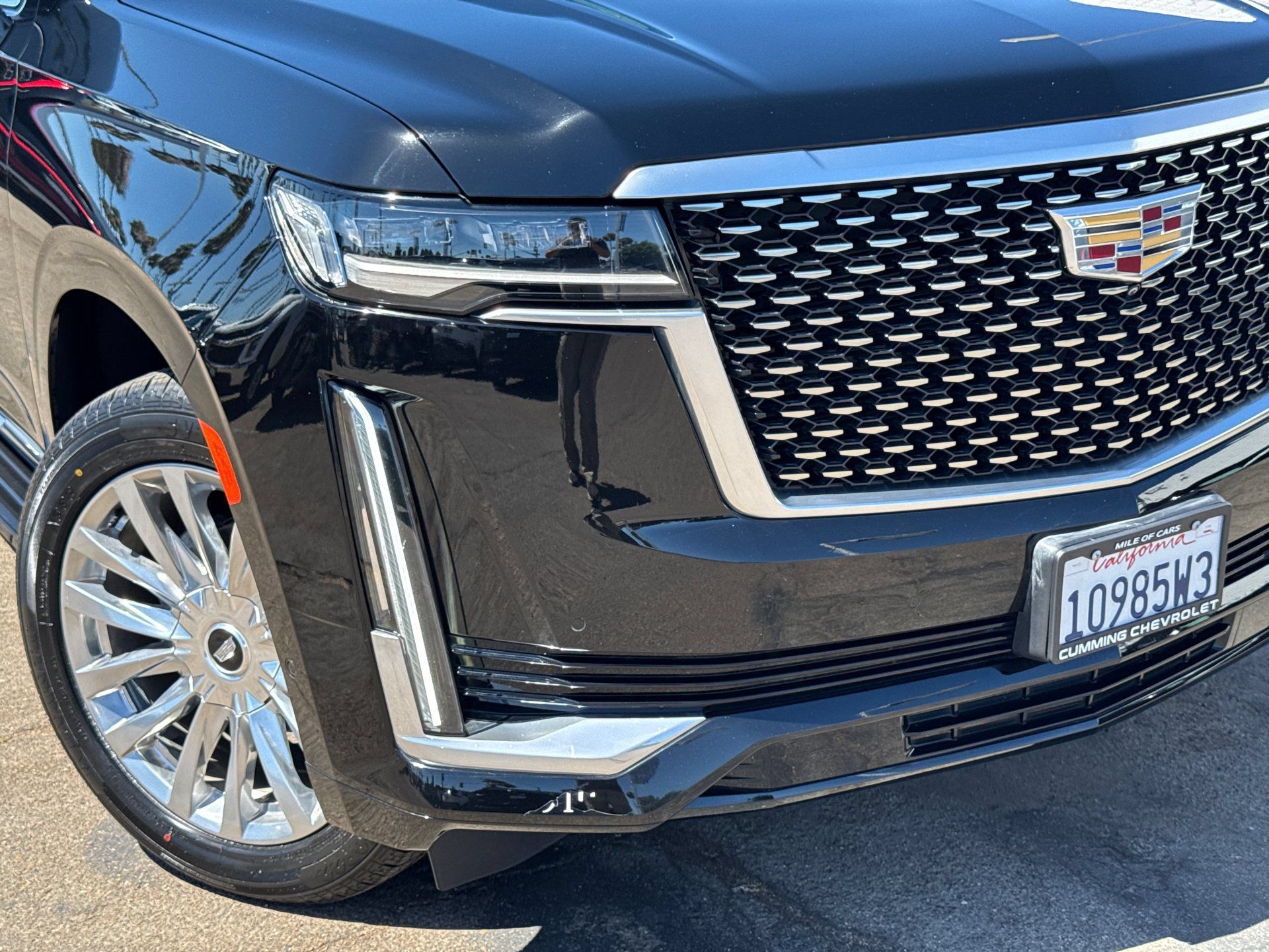 Used 2023 Cadillac Escalade ESV Premium Luxury w/ Performance Package AWD/4WD image 3